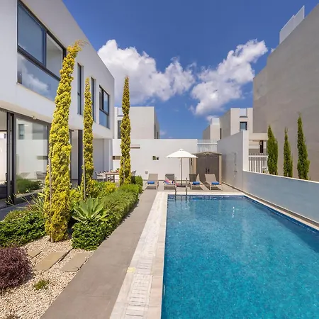 Villa Almaria Residences *