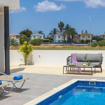Villa Almaria Residences *