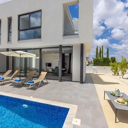 Almaria Residences *
