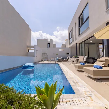 빌라 Almaria Residences 파라림니