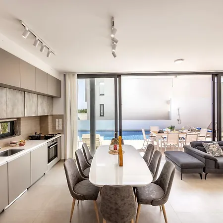 빌라 Almaria Residences