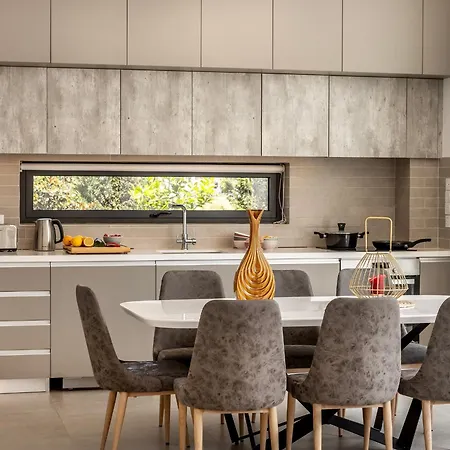 빌라 Almaria Residences 파라림니