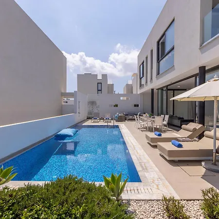 Villa Almaria Residences *