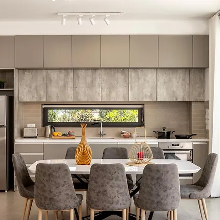 Almaria Residences *