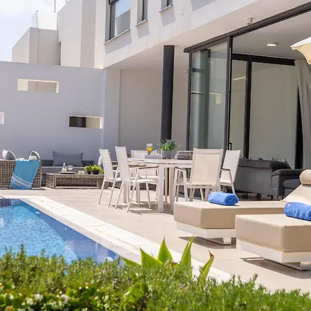 Almaria Residences Vilă