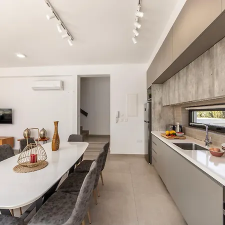 Almaria Residences Vilă