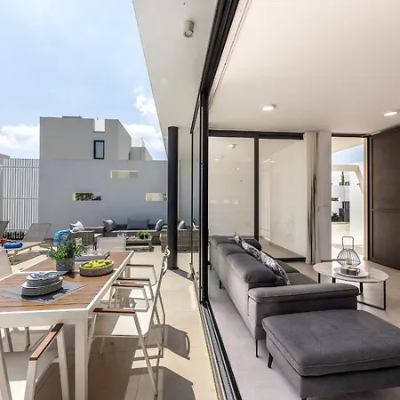 Almaria Residences Vilă *