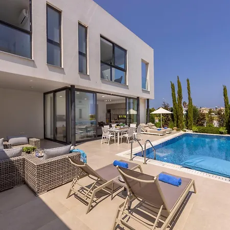 Almaria Residences 빌라 *