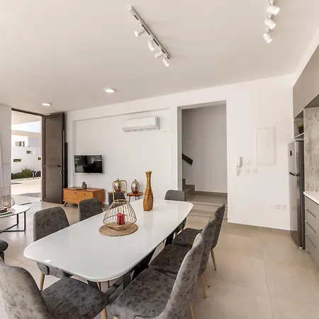 Almaria Residences Vilă