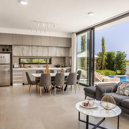 Almaria Residences Vilă