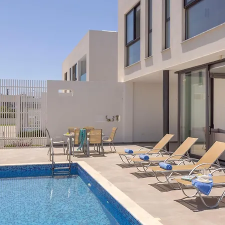 Almaria Residences *