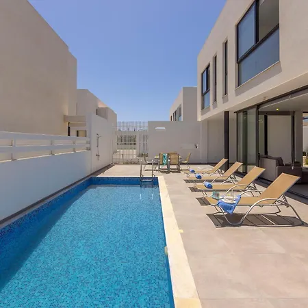 Villa Almaria Residences *