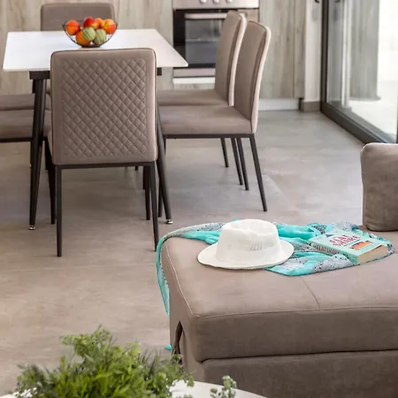 Almaria Residences *