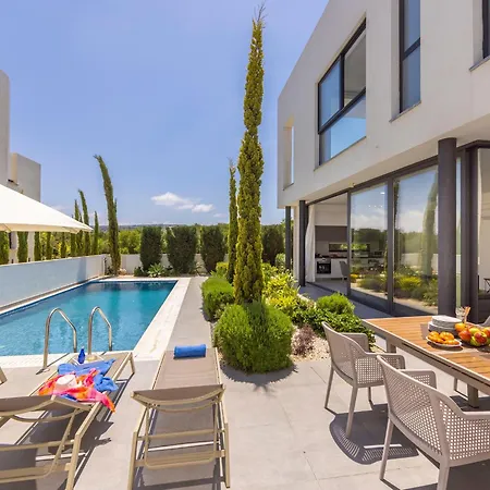 Almaria Residences *