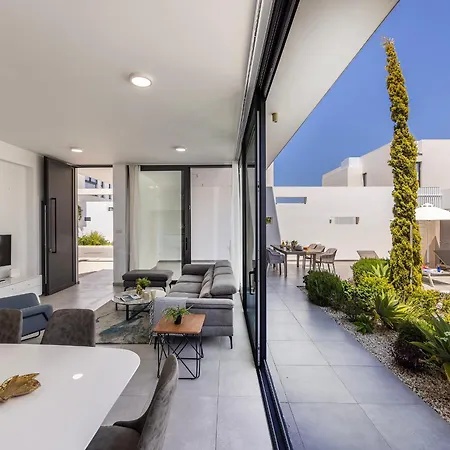 Almaria Residences 빌라