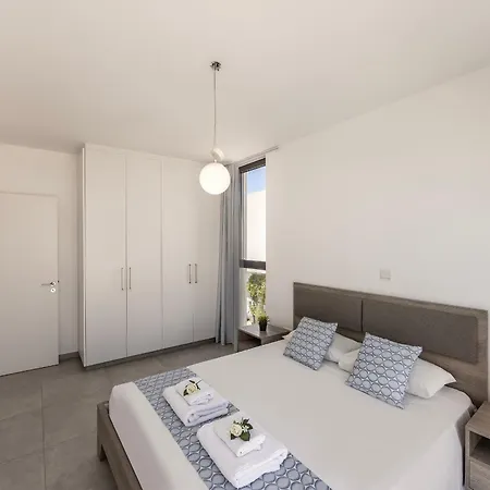 빌라 Almaria Residences 파라림니