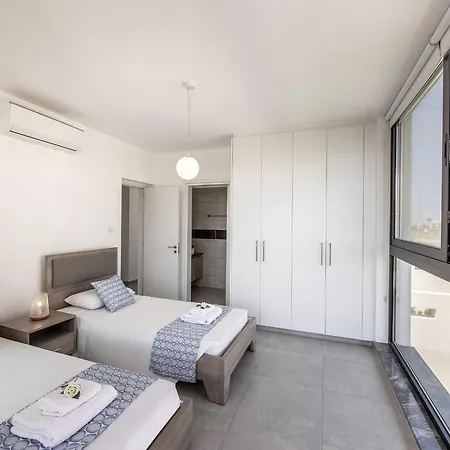 빌라 Almaria Residences 파라림니