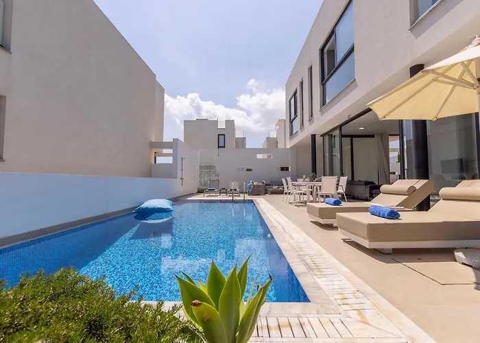 Villa Almaria Residences Paralimni