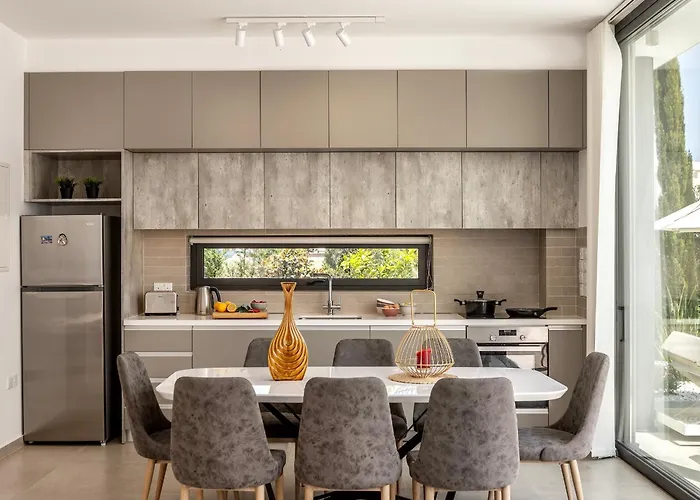 Almaria Residences *