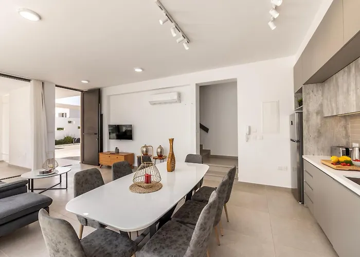 Almaria Residences Vila