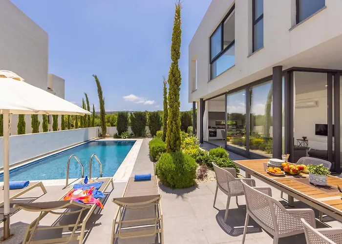 Almaria Residences *