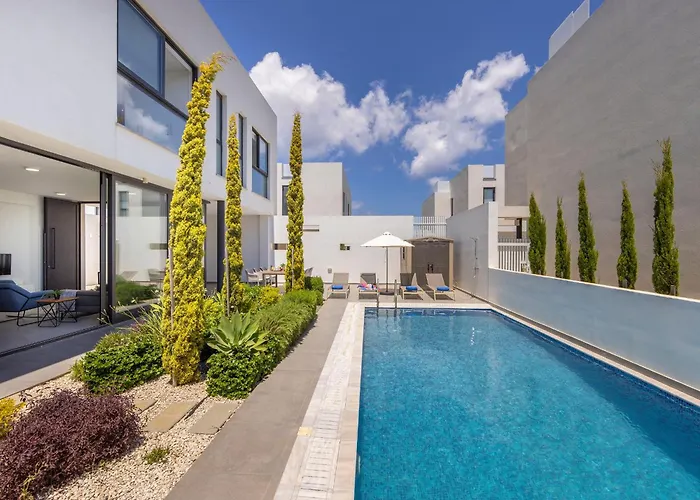 Villa Almaria Residences *